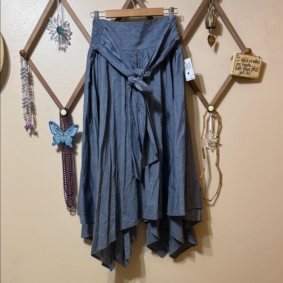 Chelsea & Theodore Dresses & Skirts - Chelsea & Theodore Asymmetrical Gray Skirt